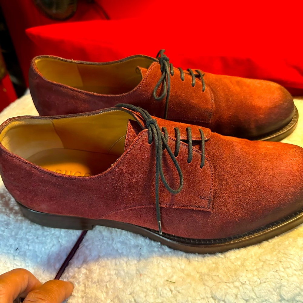 Gucci suede burgundy lace up